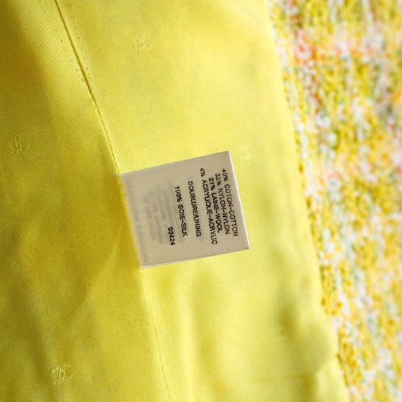 Iconic Chanel Vintage Spring/Summer 1994 Yellow Gold Tweed 94P Jacket - Picture 16 of 17